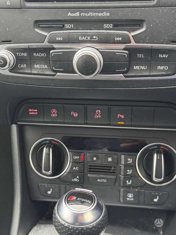 Audi Q3 2015 — photo 19