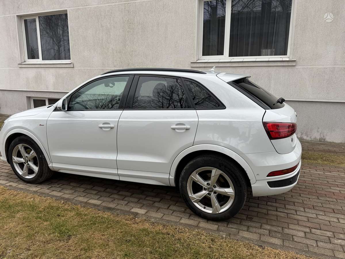 Audi Q3 2015 — rear view
