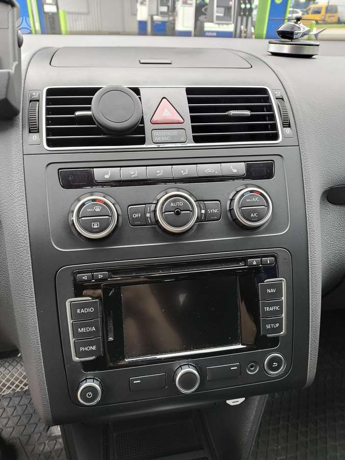 Volkswagen Touran 2013 — photo 11
