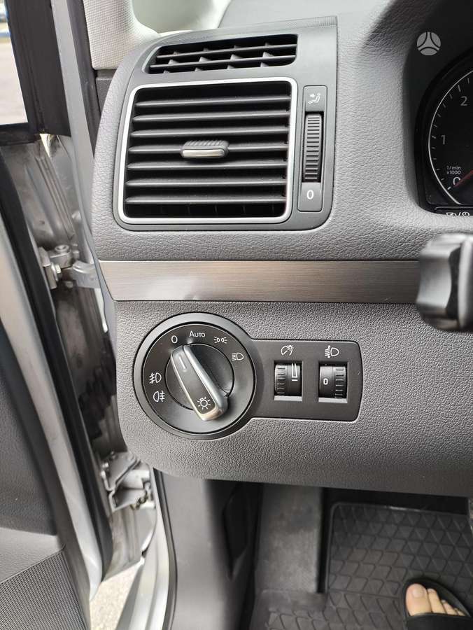 Volkswagen Touran 2013 — photo 12
