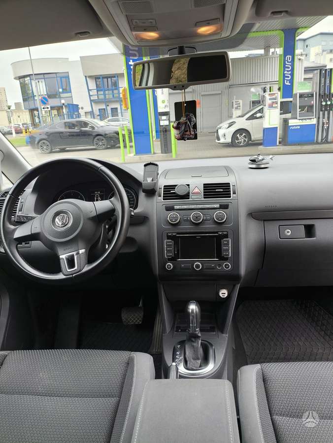 Volkswagen Touran 2013 — photo 14