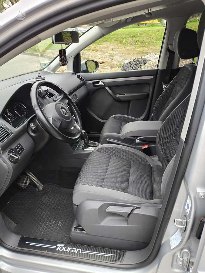 Volkswagen Touran 2013 — photo 19