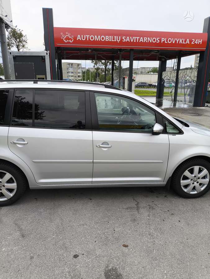 Volkswagen Touran 2013 — rear view
