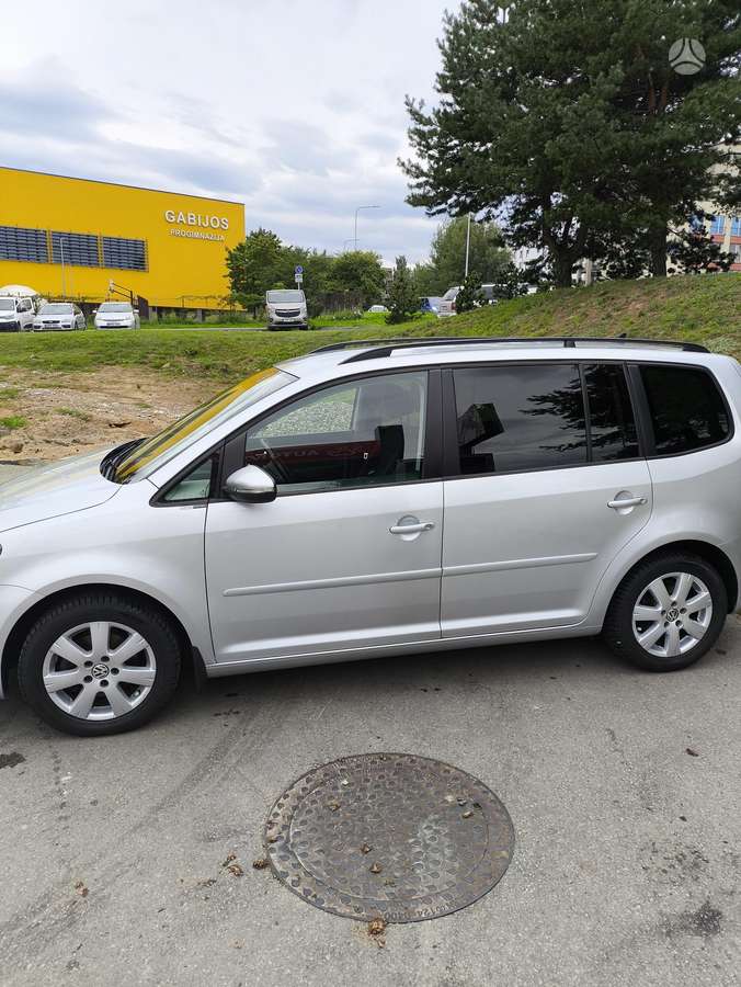Volkswagen Touran 2013 — interior