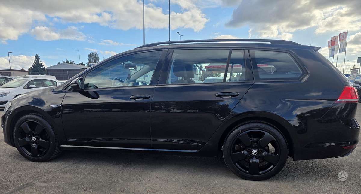 Volkswagen Golf 2015 — rear view
