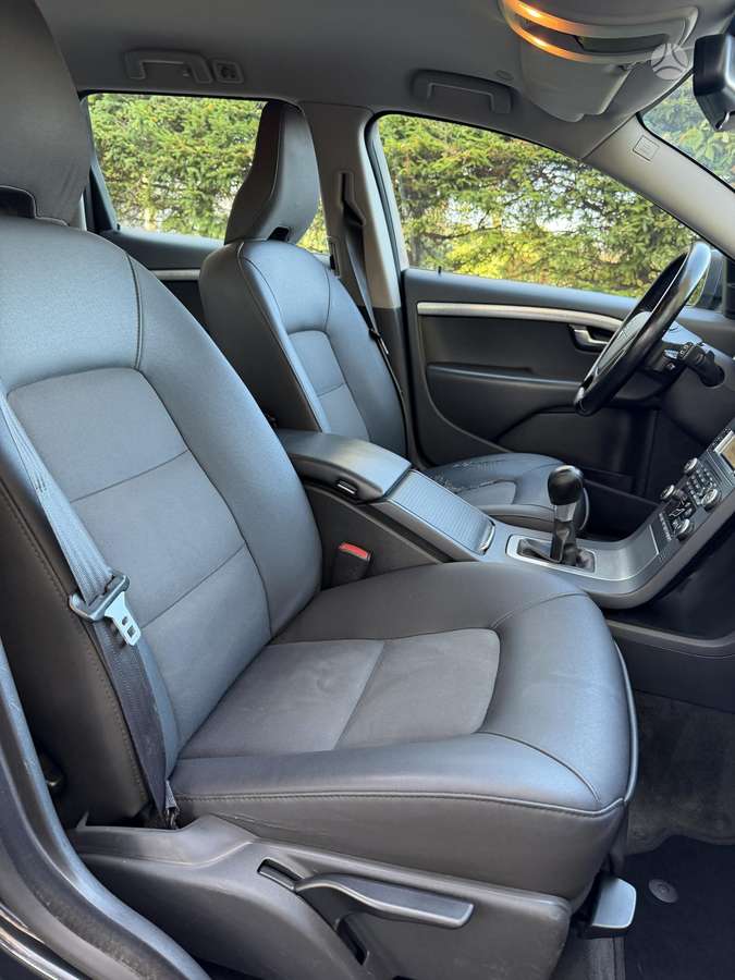 Volvo V70 2009 — photo 11