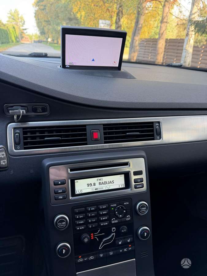 Volvo V70 2009 — photo 13