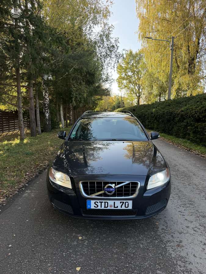 Volvo V70 2009 — rear view