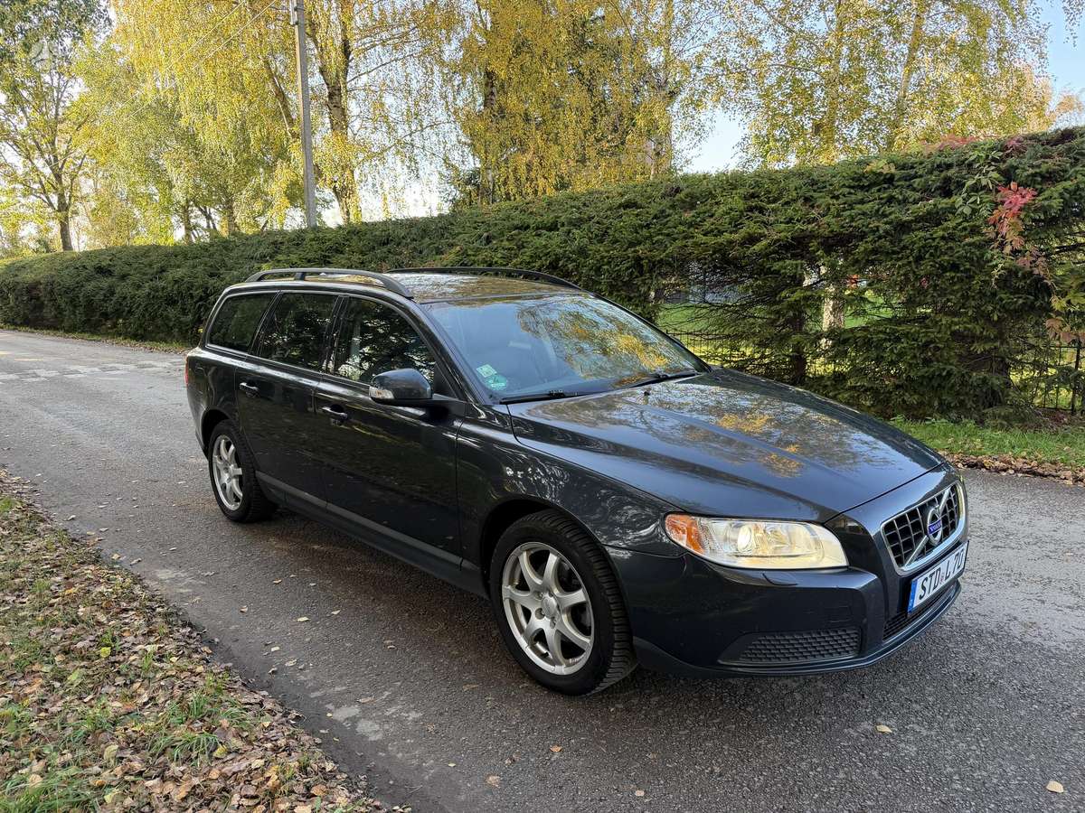 Volvo V70 2009 — interior
