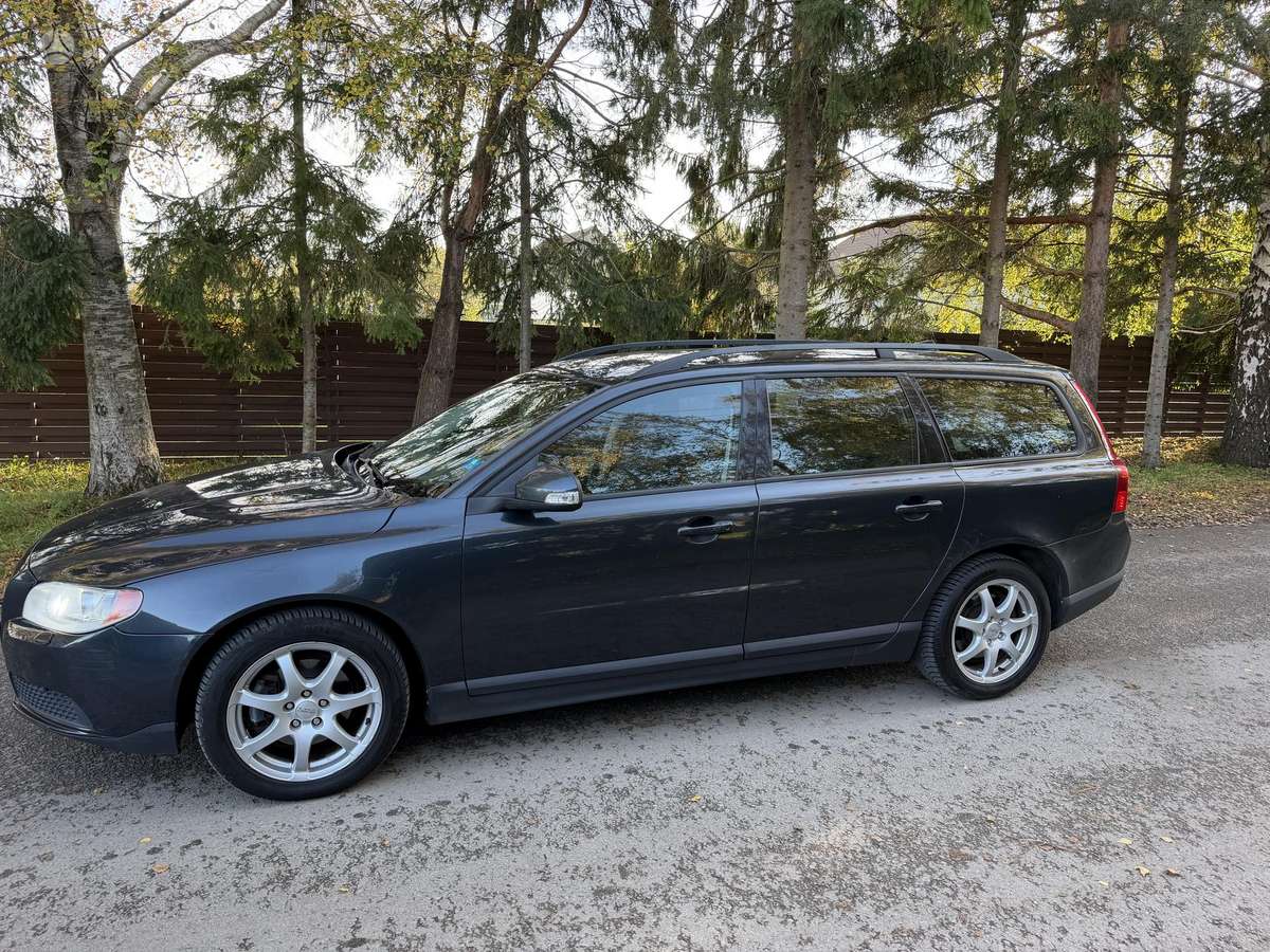 Volvo V70 2009 — photo 8