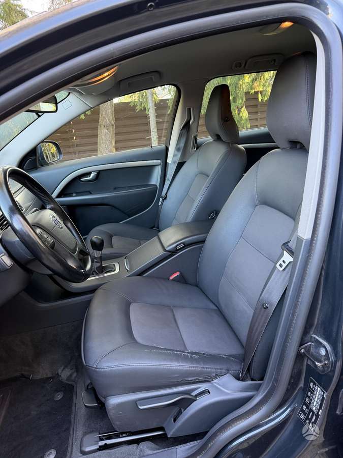 Volvo V70 2009 — photo 9