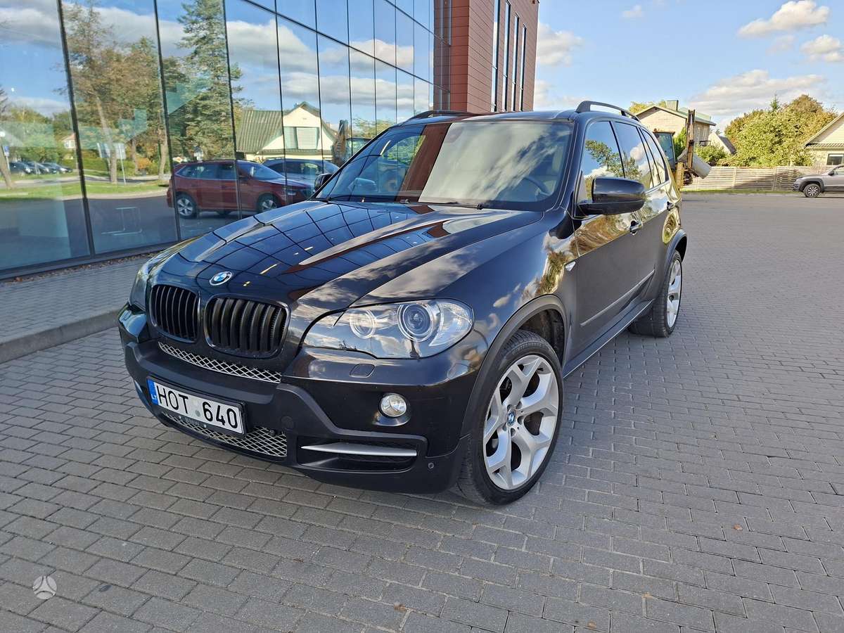 BMW X5 2008 — rear view