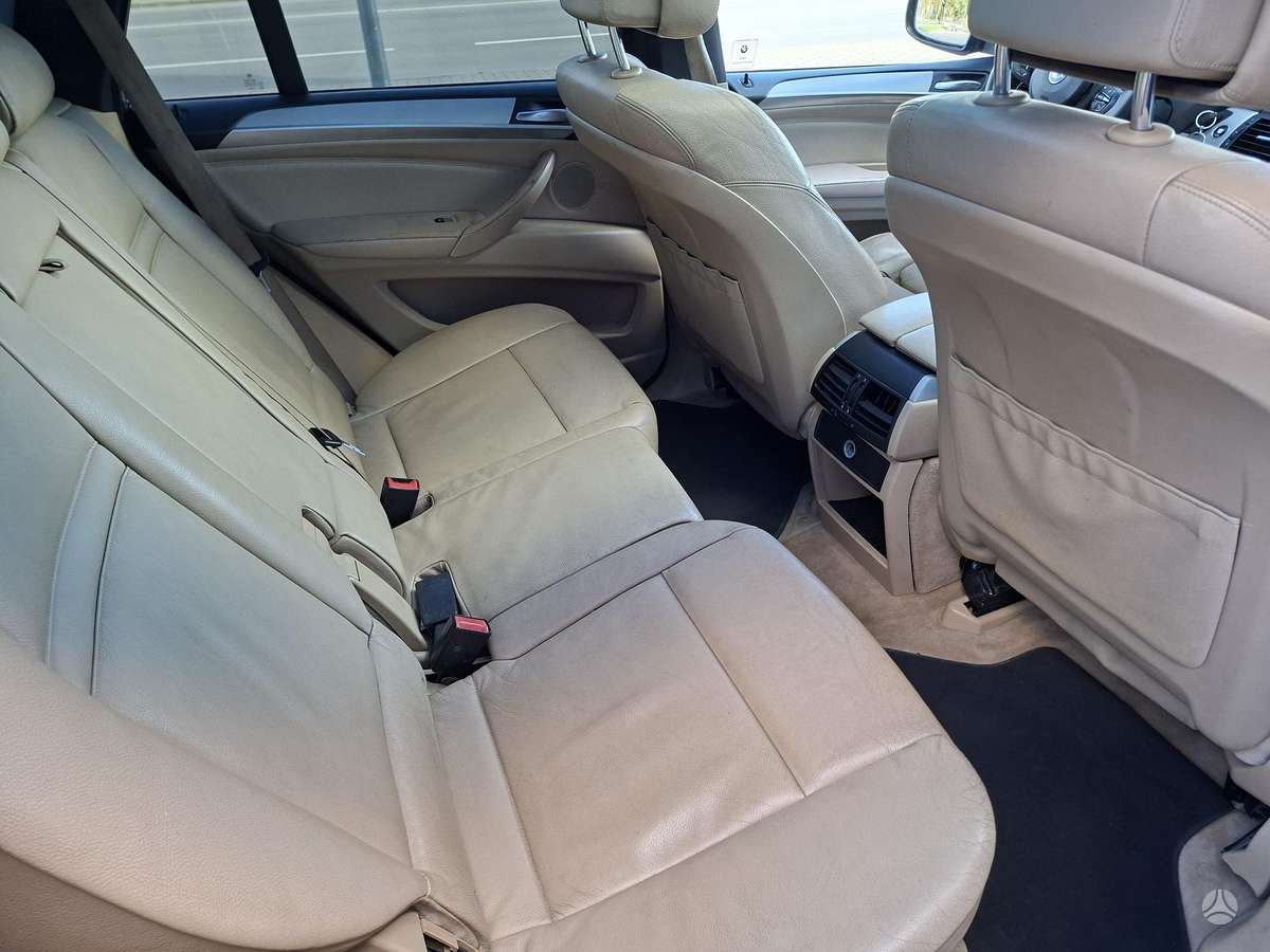 BMW X5 2008 — photo 9