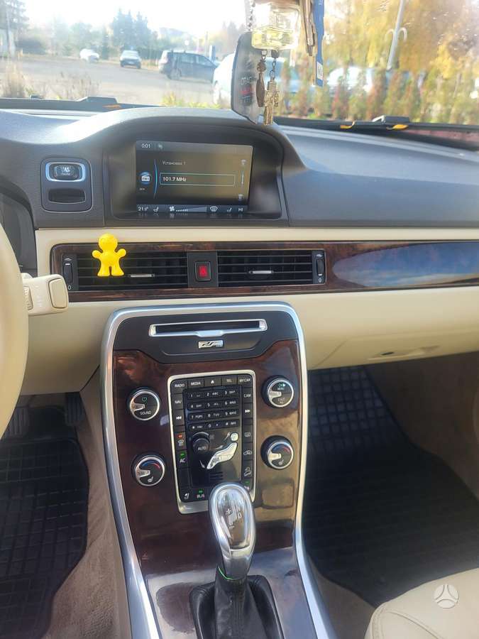 Volvo XC70 2013 — салон