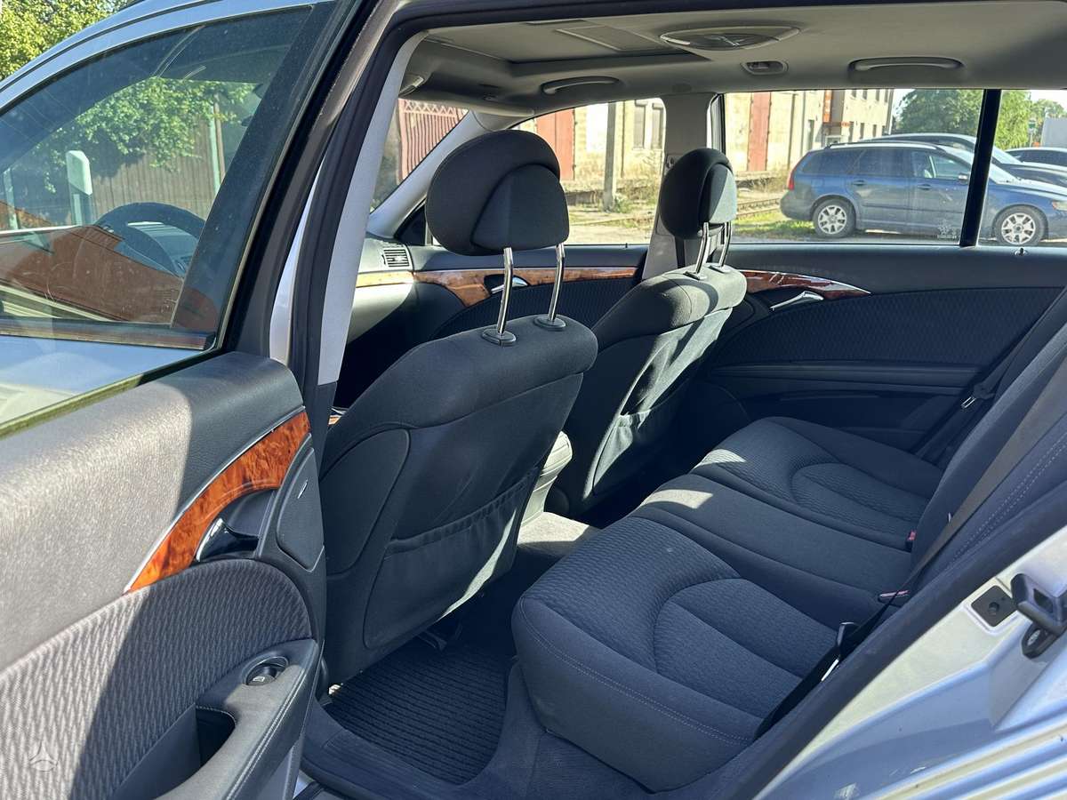 Mercedes-Benz E220 2005 — photo 14