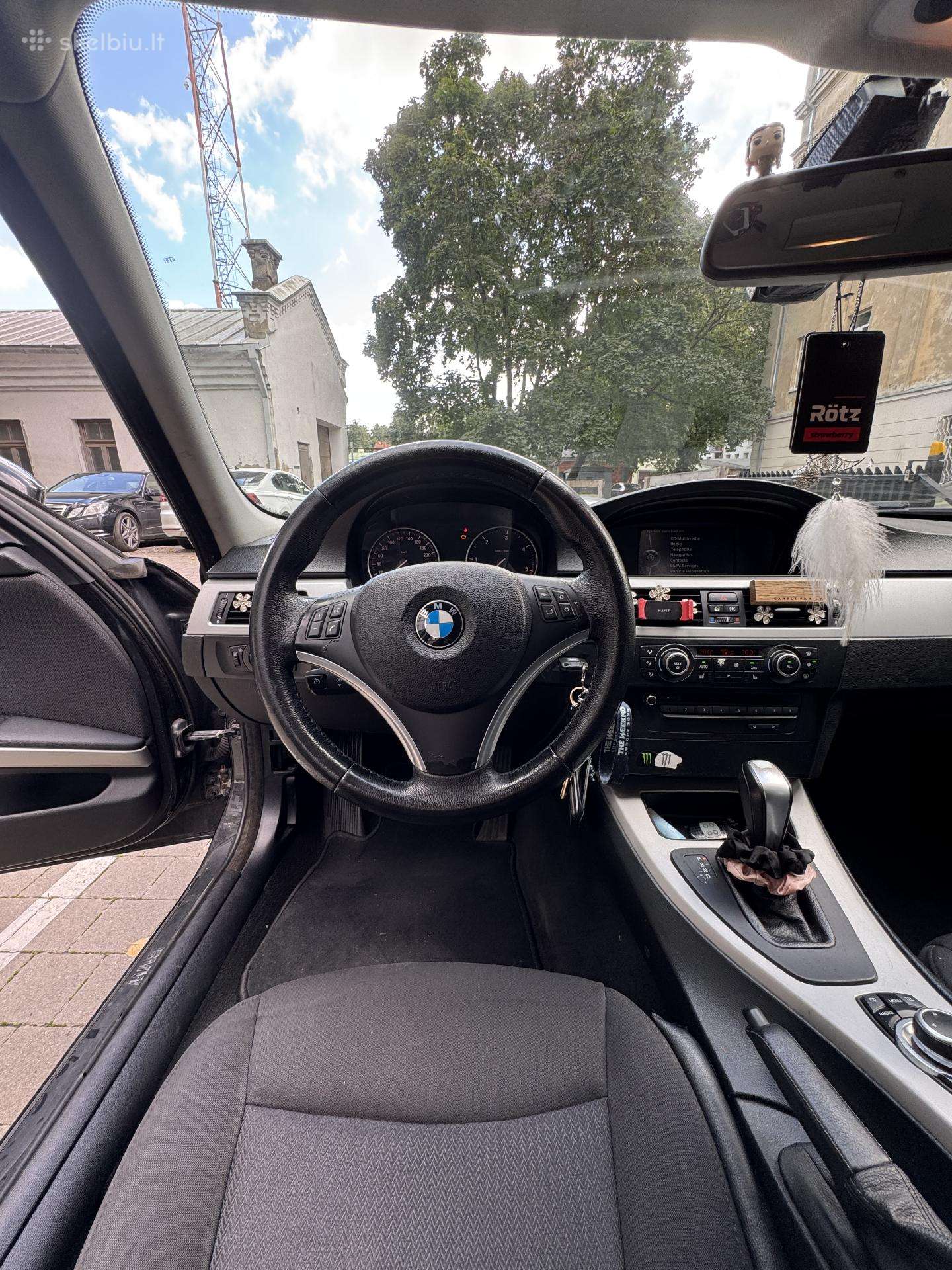 BMW 320 2009 — photo 6