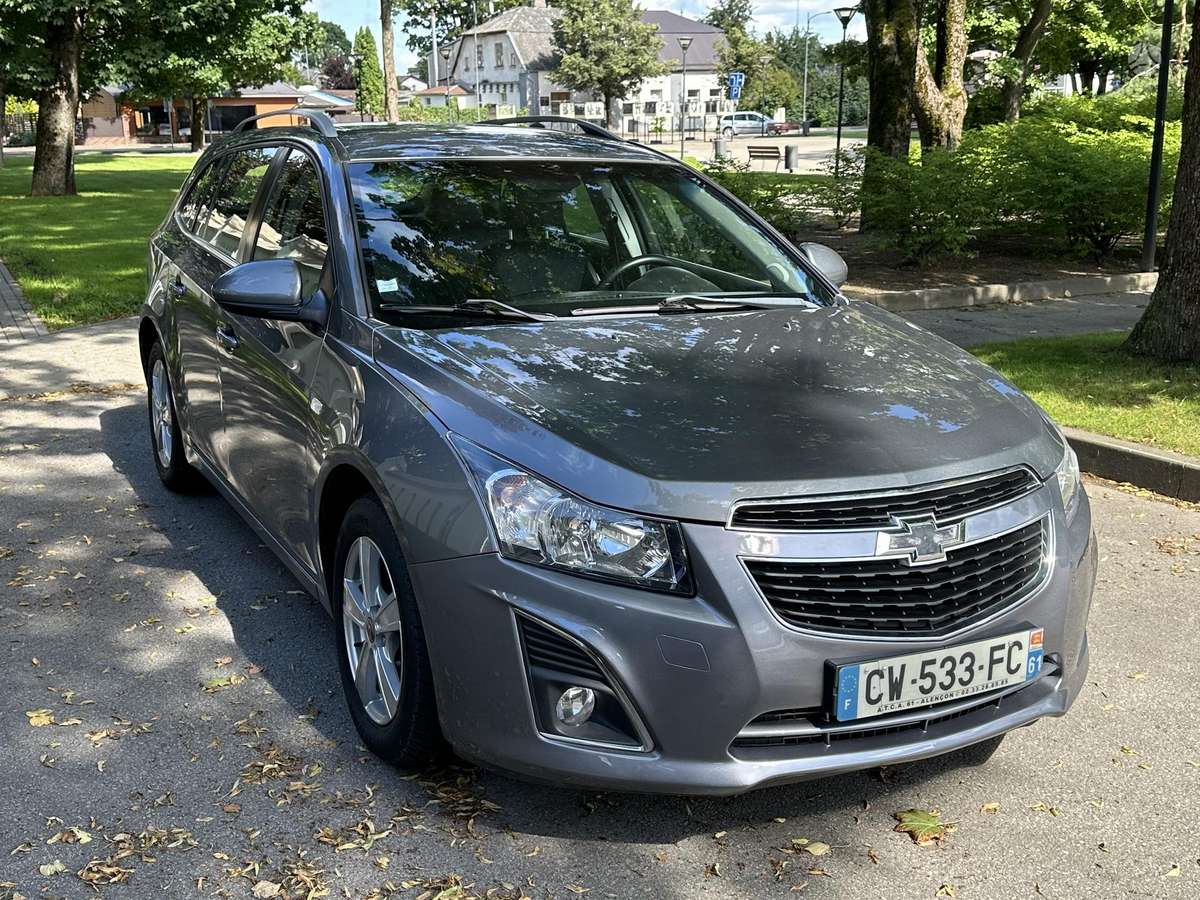 Chevrolet Cruze 2013 — interior