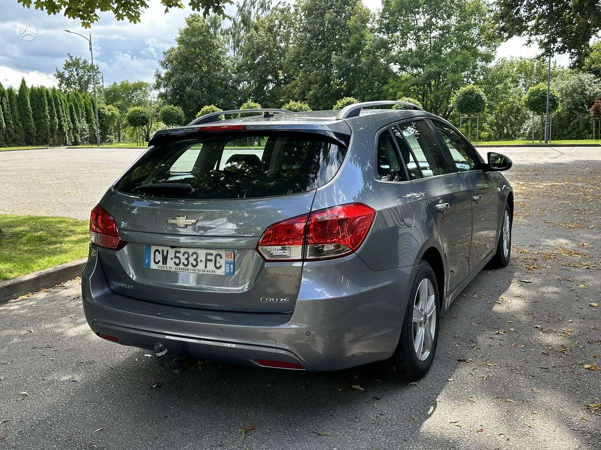 Chevrolet Cruze 2013 — engine 1700 cm³, 131 HP (96kW)