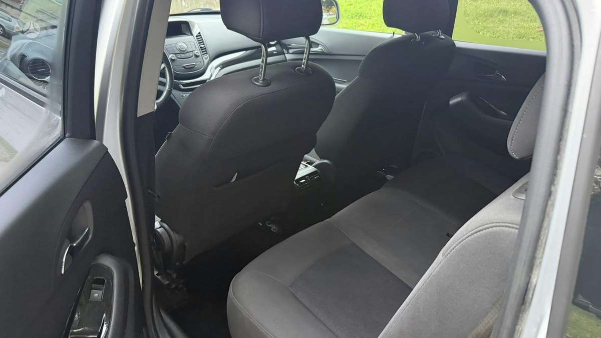 Chevrolet Orlando 2012 — photo 10