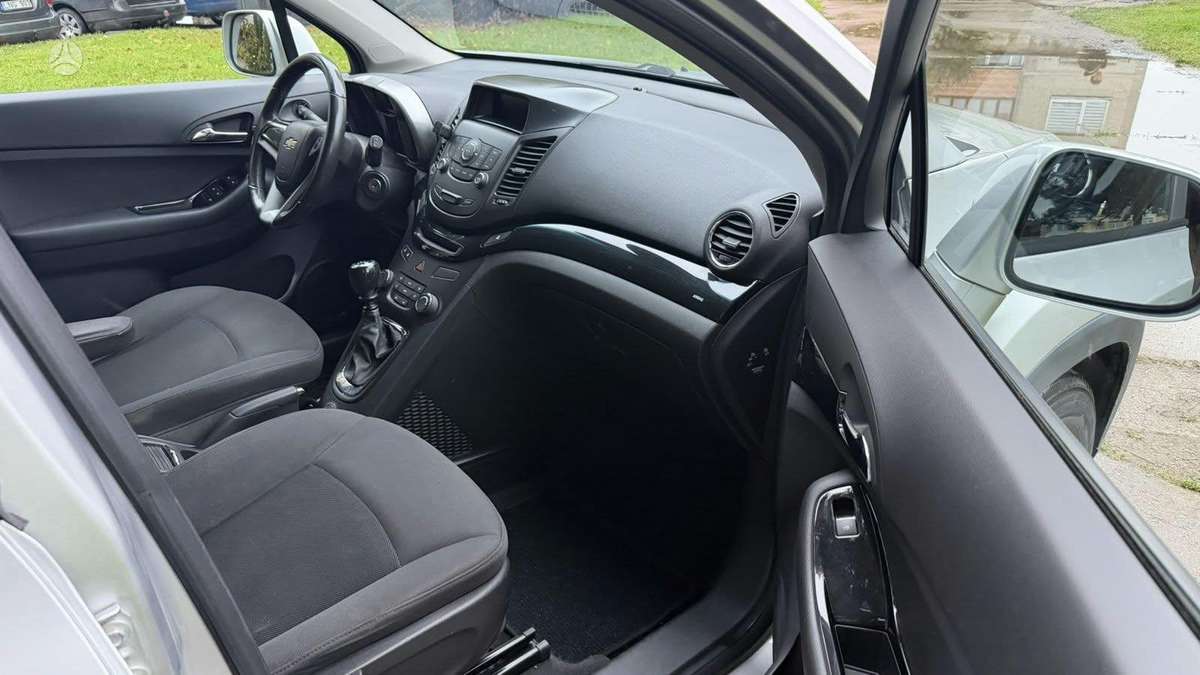 Chevrolet Orlando 2012 — photo 12