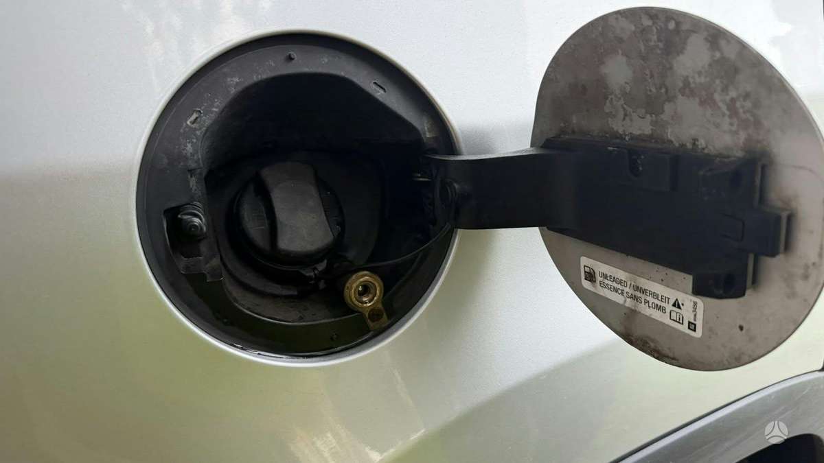 Chevrolet Orlando 2012 — photo 17