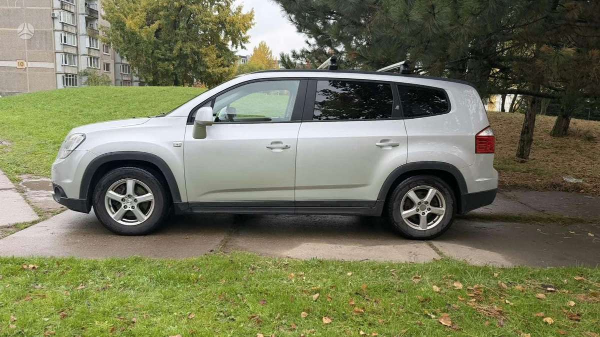 Chevrolet Orlando 2012 — rear view
