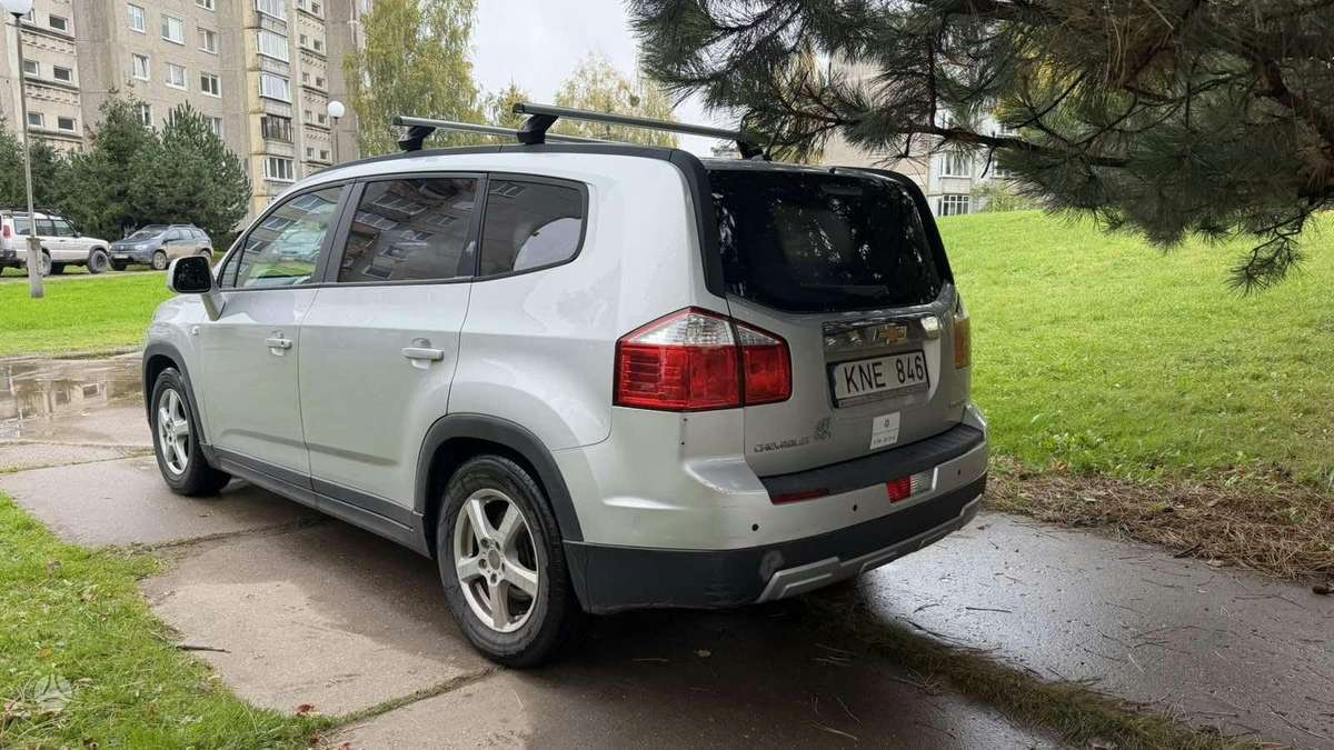 Chevrolet Orlando 2012 — interior