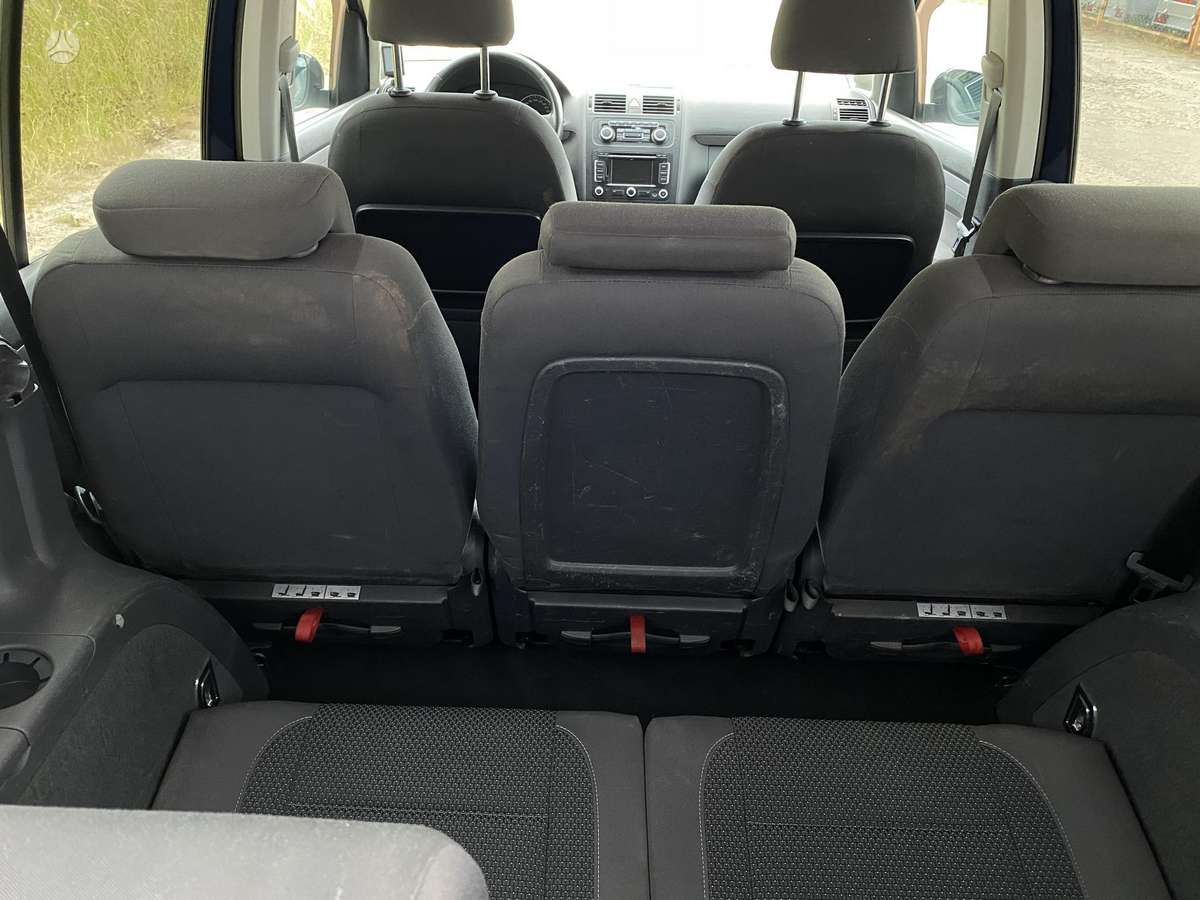 Volkswagen Touran 2010 — photo 10