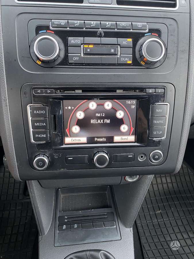 Volkswagen Touran 2010 — photo 11