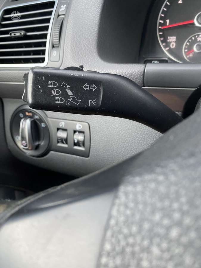 Volkswagen Touran 2010 — photo 13