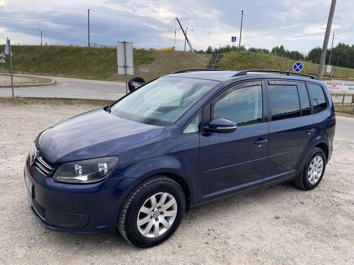 Volkswagen Touran 2010 — rear view