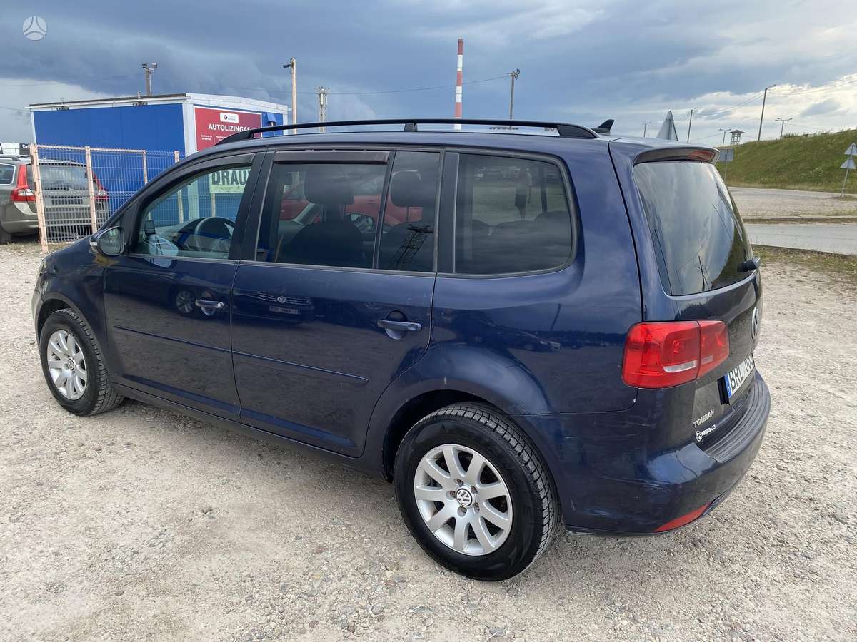 Volkswagen Touran 2010 — engine 1598 cm³, 105 HP (77kW)