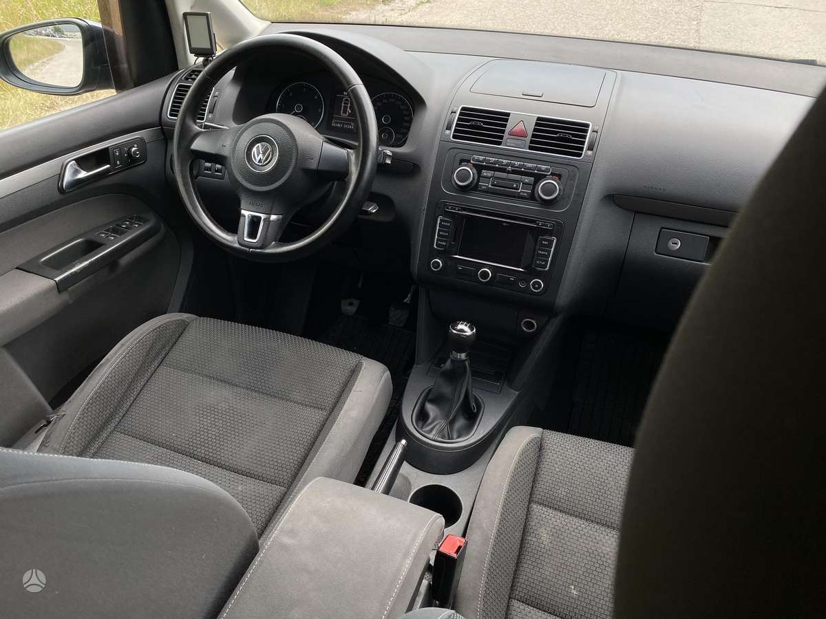 Volkswagen Touran 2010 — photo 8