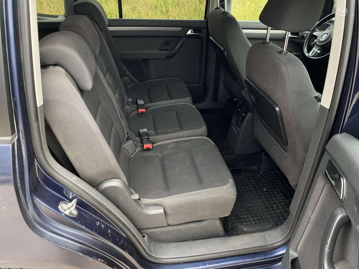 Volkswagen Touran 2010 — photo 9