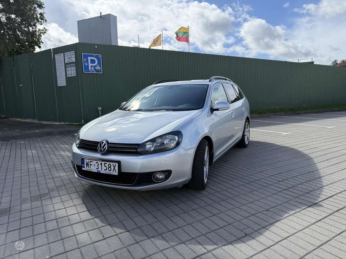Volkswagen Golf 2011 — вигляд ззаду