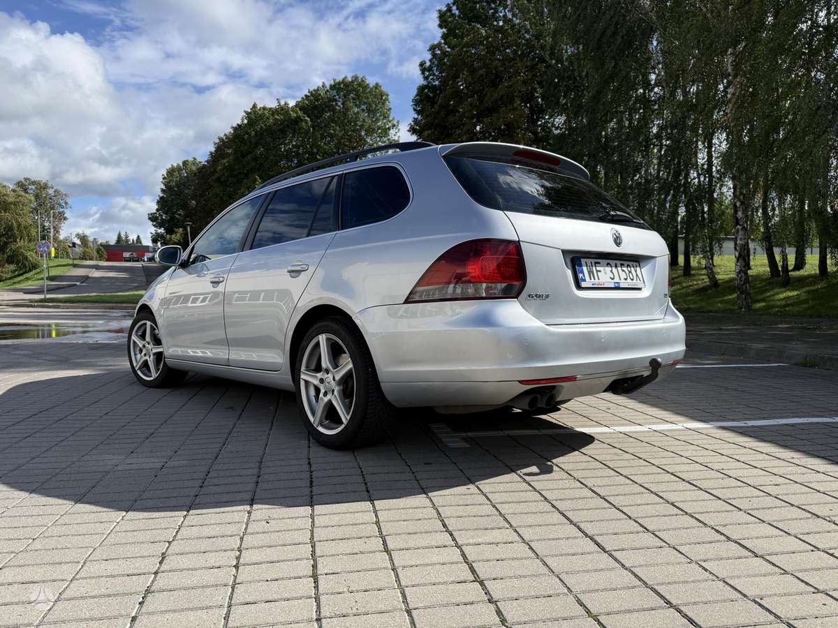 Volkswagen Golf 2011 — салон