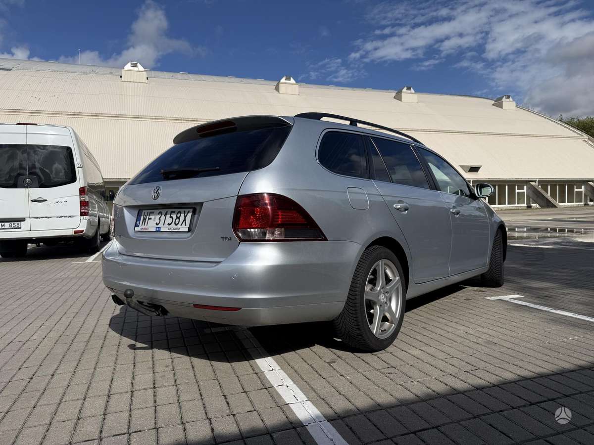 Volkswagen Golf 2011 — двигун 2000 cm³, 140 HP (103kW)