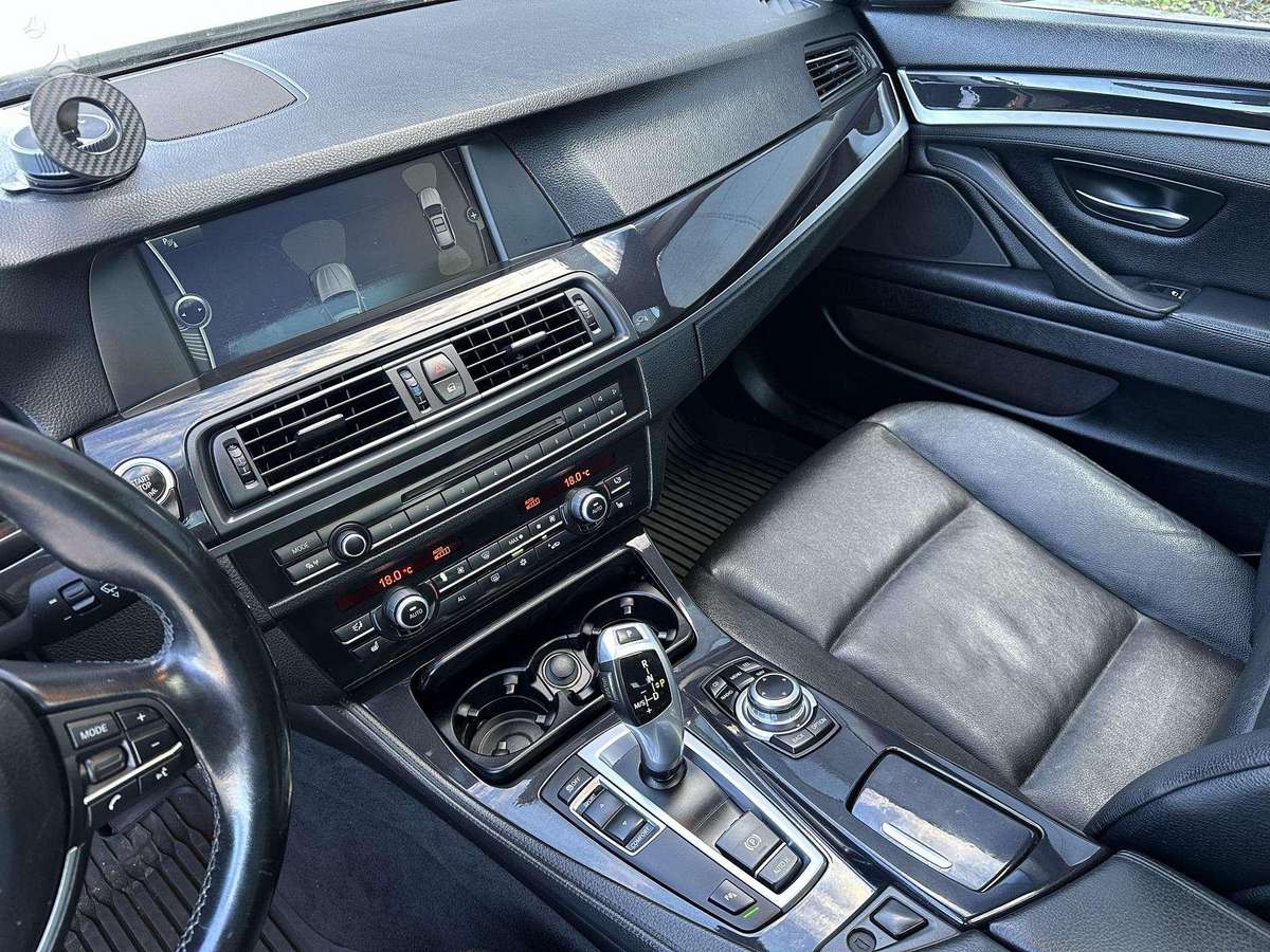 BMW 520 2013 — photo 17