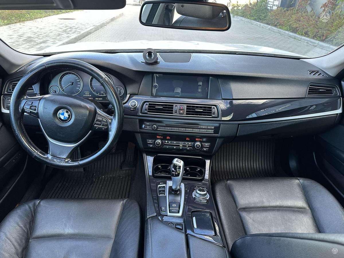 BMW 520 2013 — photo 19