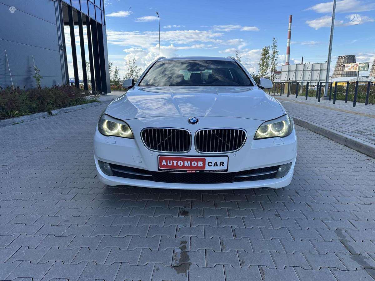 BMW 520 2013 — rear view