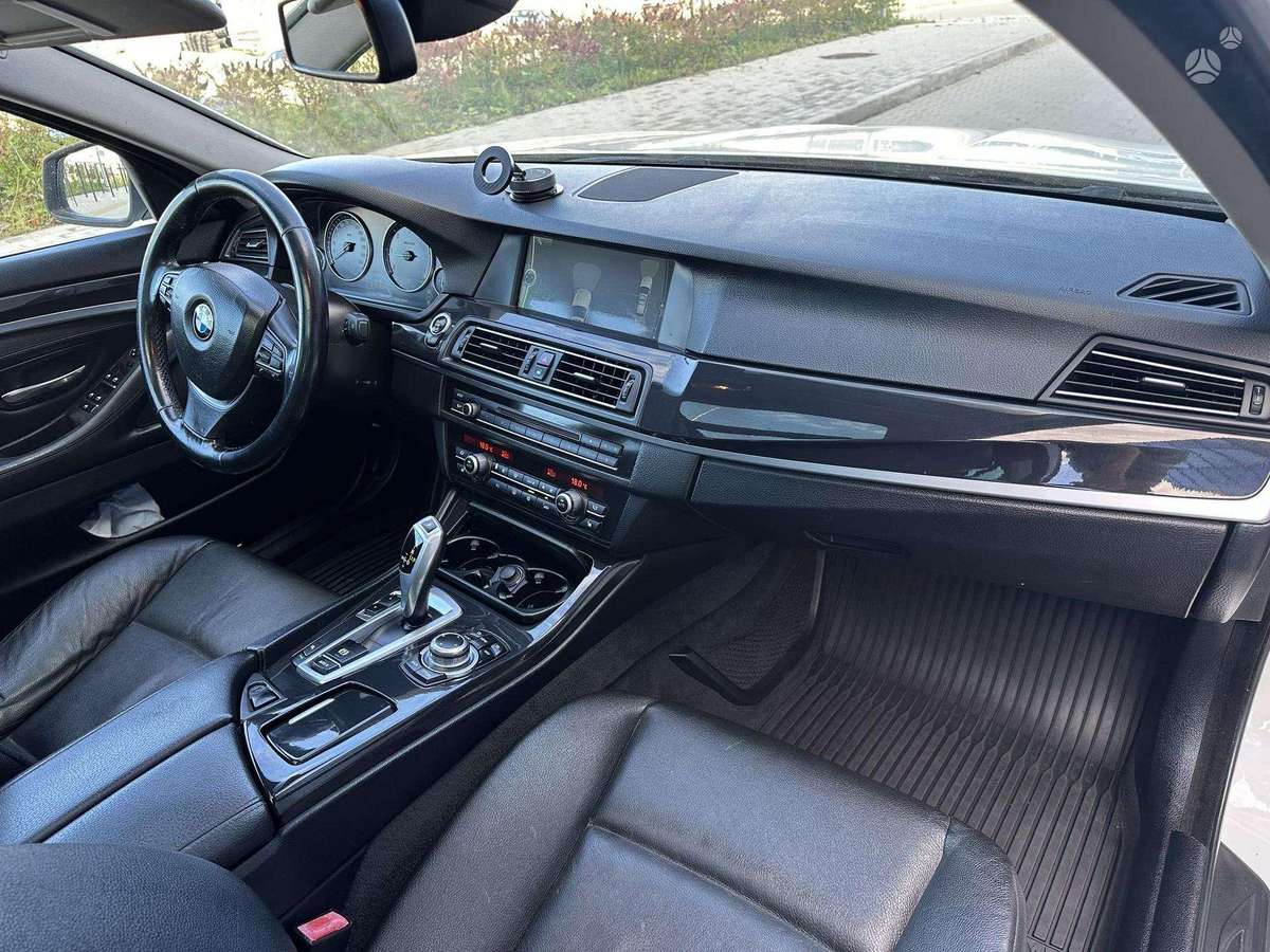 BMW 520 2013 — photo 22