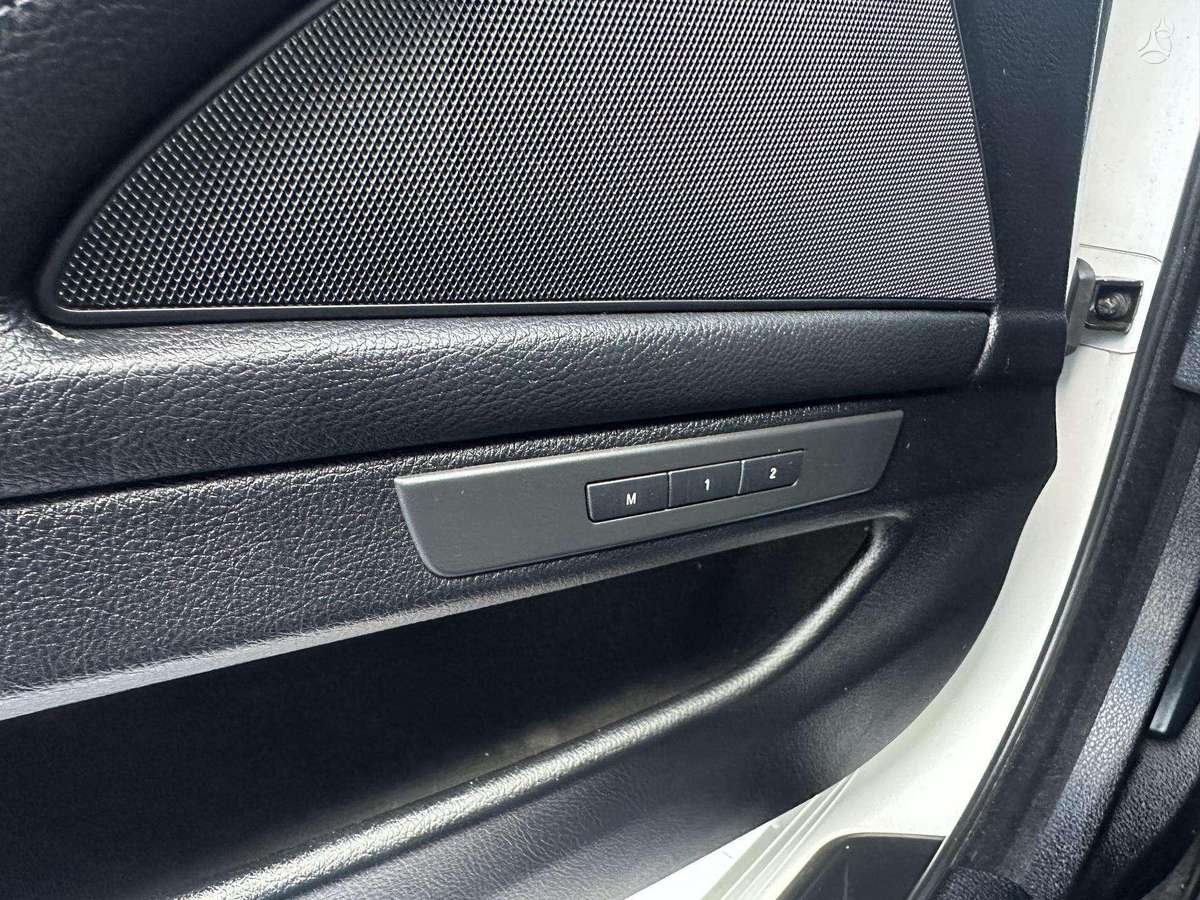 BMW 520 2013 — photo 28