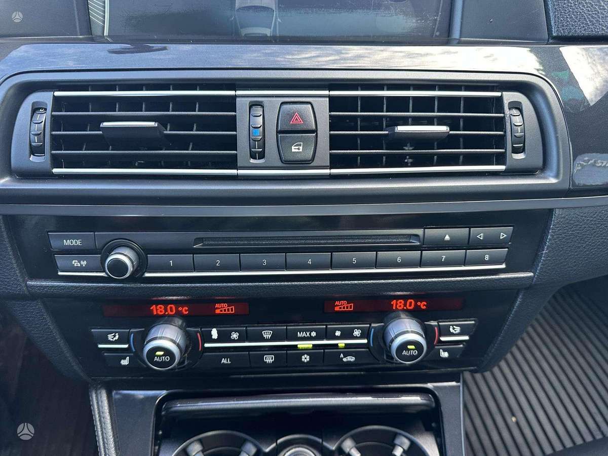 BMW 520 2013 — photo 31