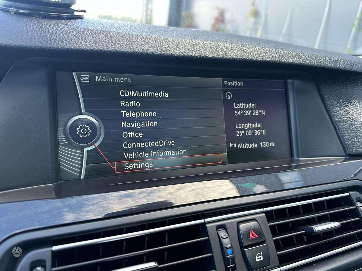 BMW 520 2013 — photo 32