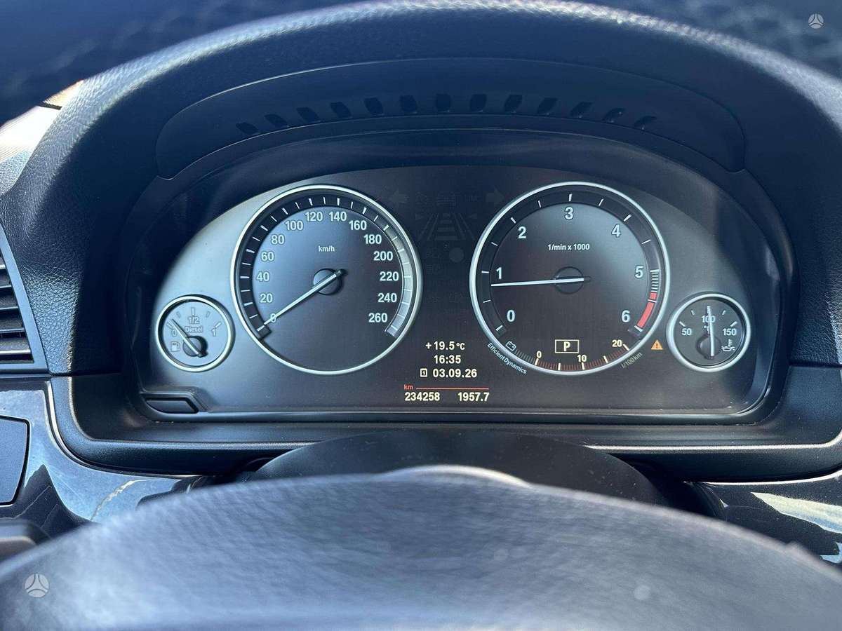 BMW 520 2013 — photo 34