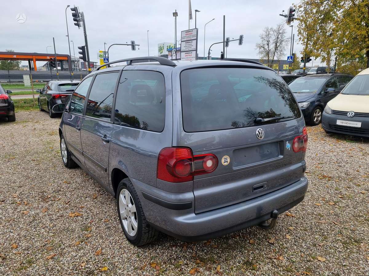 Volkswagen Sharan 2009 — салон