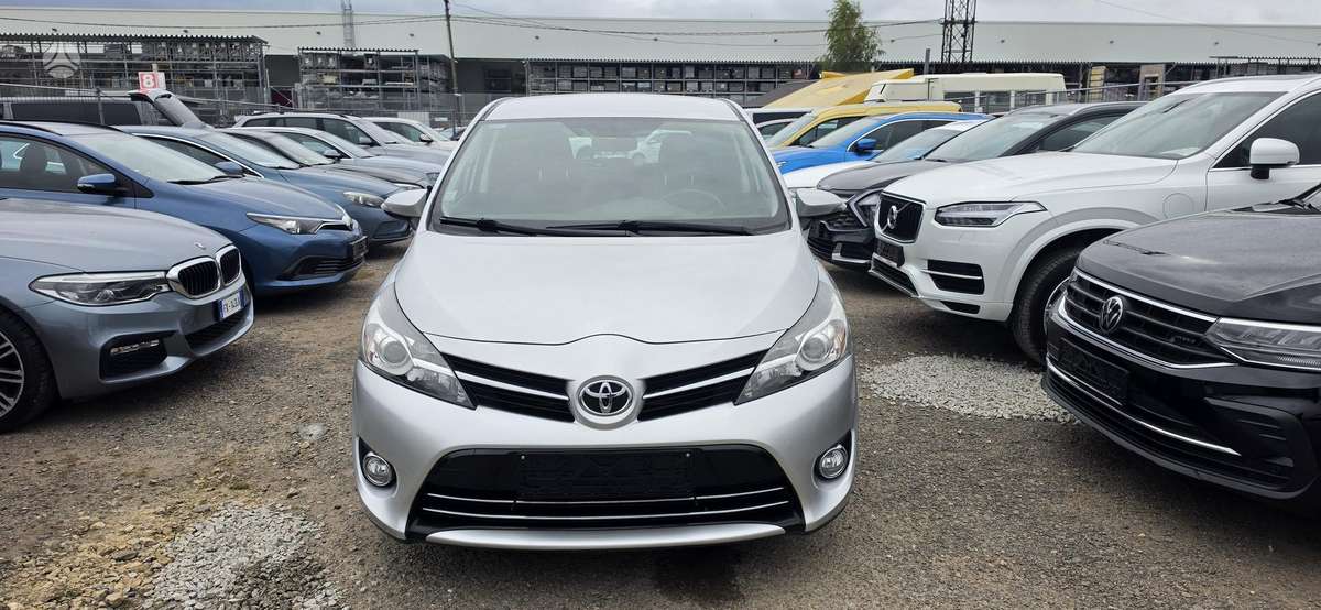 Toyota Verso 2014 — rear view