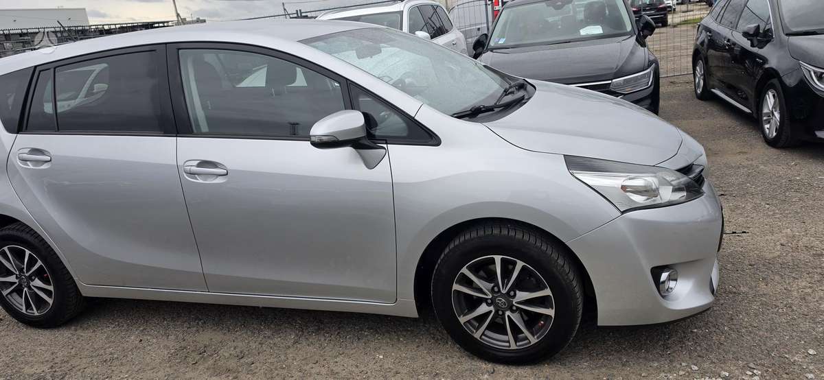 Toyota Verso 2014 — engine 1598 cm³, 111 HP (82kW)