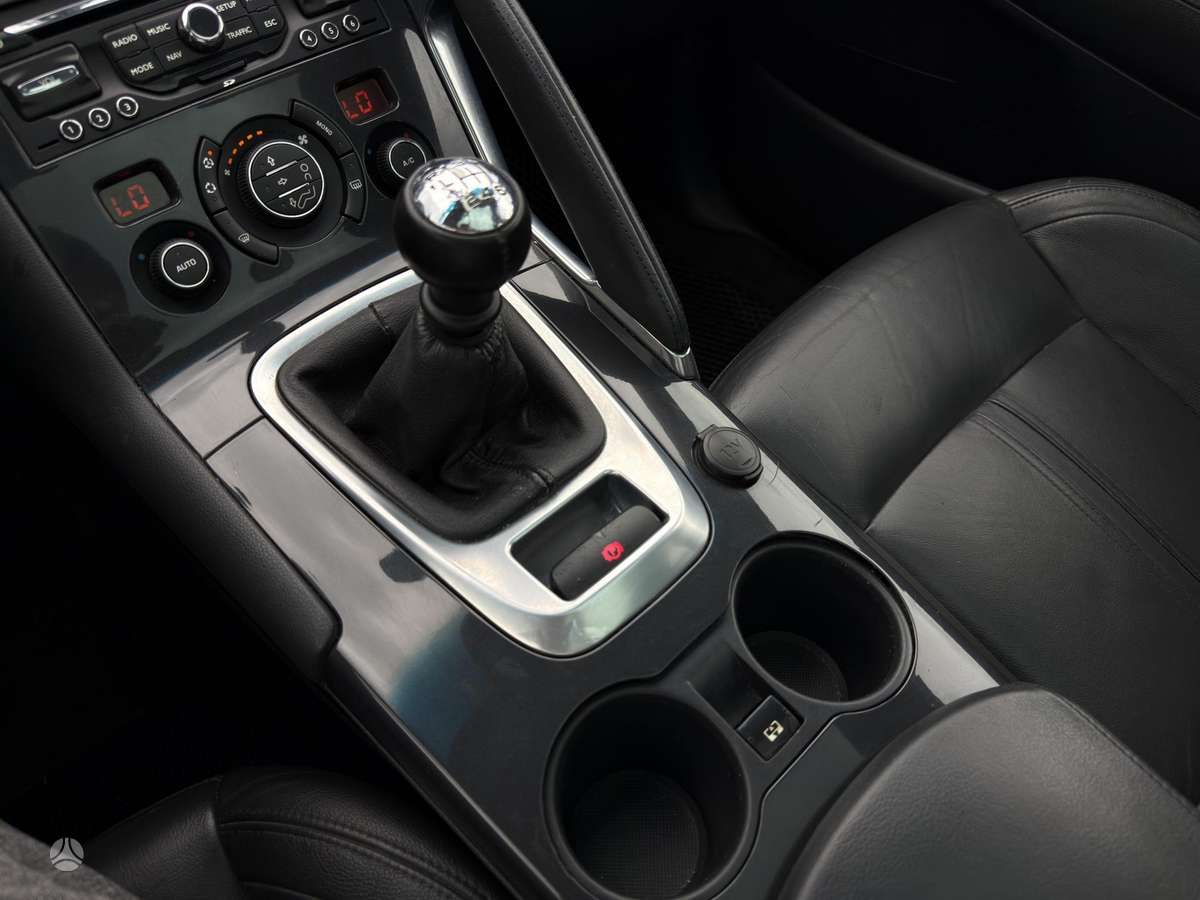 Peugeot 3008 2009 — photo 16
