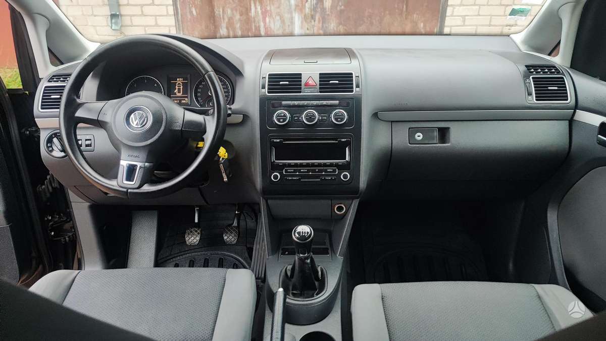 Volkswagen Touran 2013 — photo 10